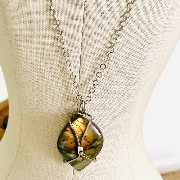 Vintage labradorite pendant necklace & Quartz Bracelet - Picture 12 of 15